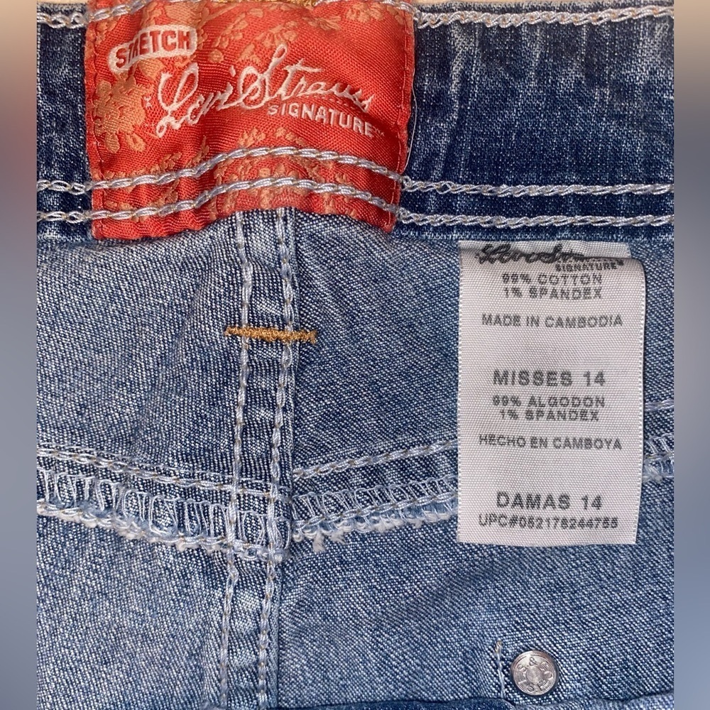 LEVI’S Distressed Denim Capris in Medium Wash Blue Size 14 - Picture 3 of 5